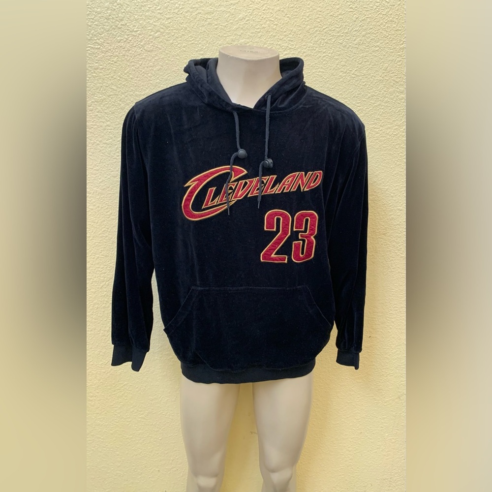 NBA 🏀 Cleveland Cavs Men’s Size US Large LeBron James Black Velour Hoodie - Picture 3 of 11